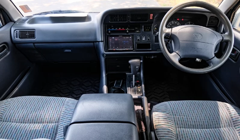 1995 Toyota Hiace 4WD Passenger Van Turbo Diesel Factory RHD full